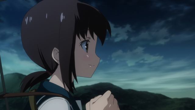 男生刚走出高考考场,急着找妈妈分享喜悦 一声浑厚的“妈”逗笑全场